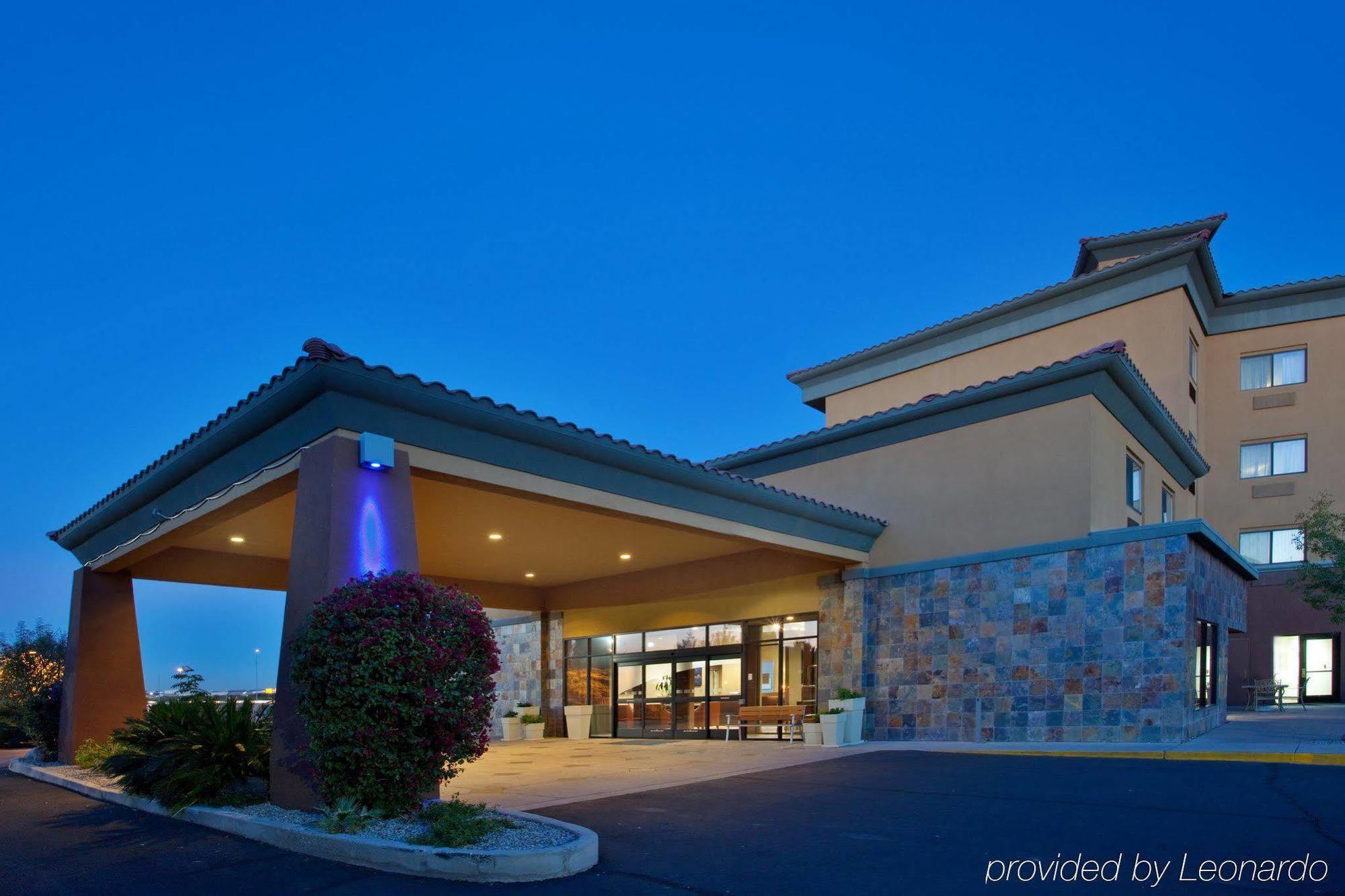 Holiday Inn Express & Suites Phoenix/Chandler Buitenkant foto